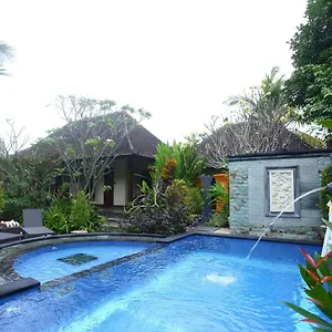 Loka Sari And Affittacamere